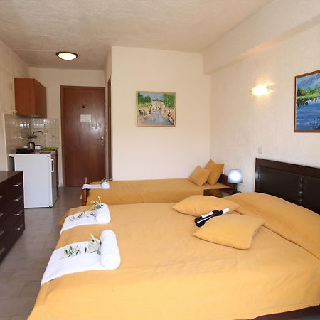 Elounda Olive Garden Apts & Studios Esterno foto